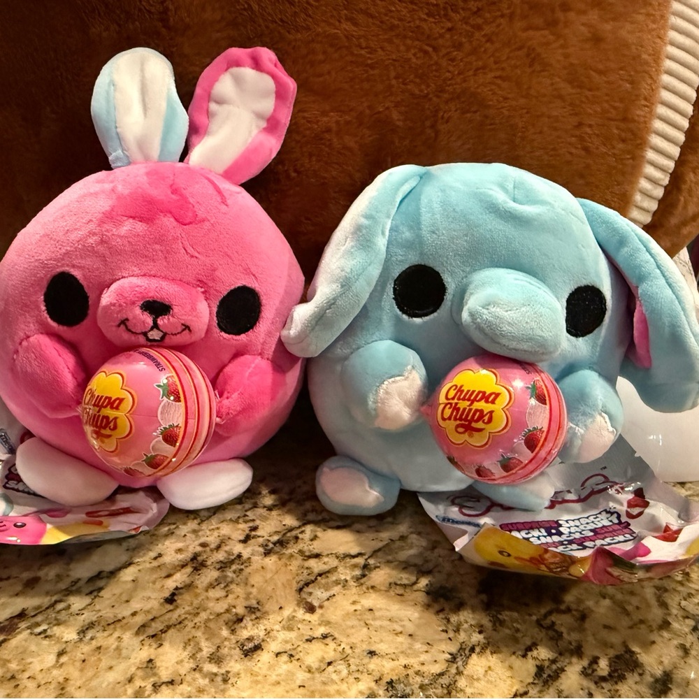 Zuru Snackables Pink and Blue Plush Toys